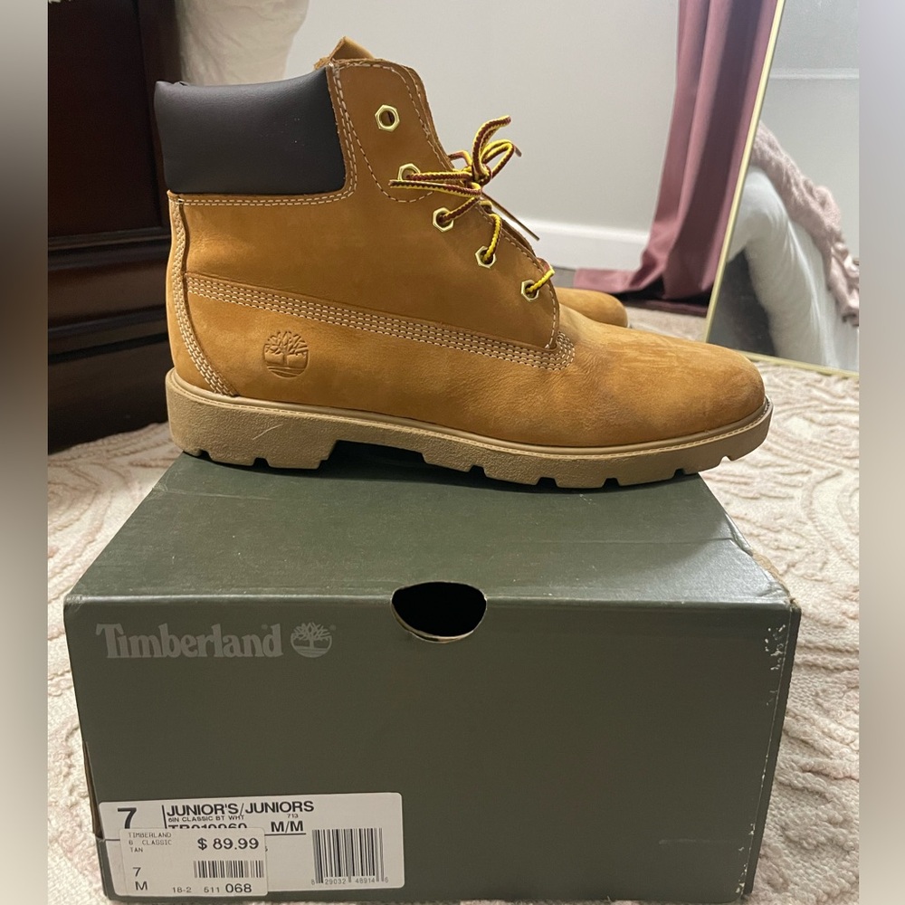 Timberland Classic Brown Leather Boots with Black Collar